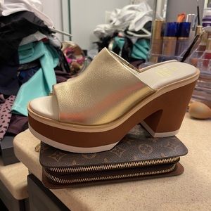 Oasis Society Gold platform sandals, NEW in box, size 7.5